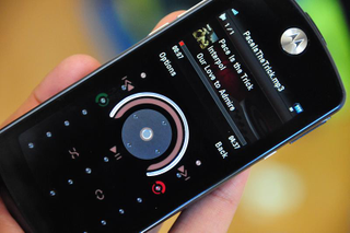 Illustration for article titled Lightning Review: Motorola ROKR E8 Music Phone